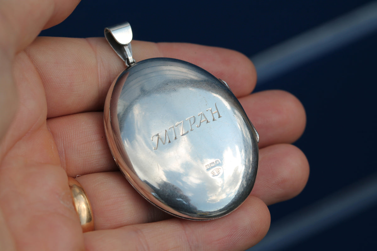 Vintage 1975 Sterling Silver Garnet Floral Mizpah Locket — view 9