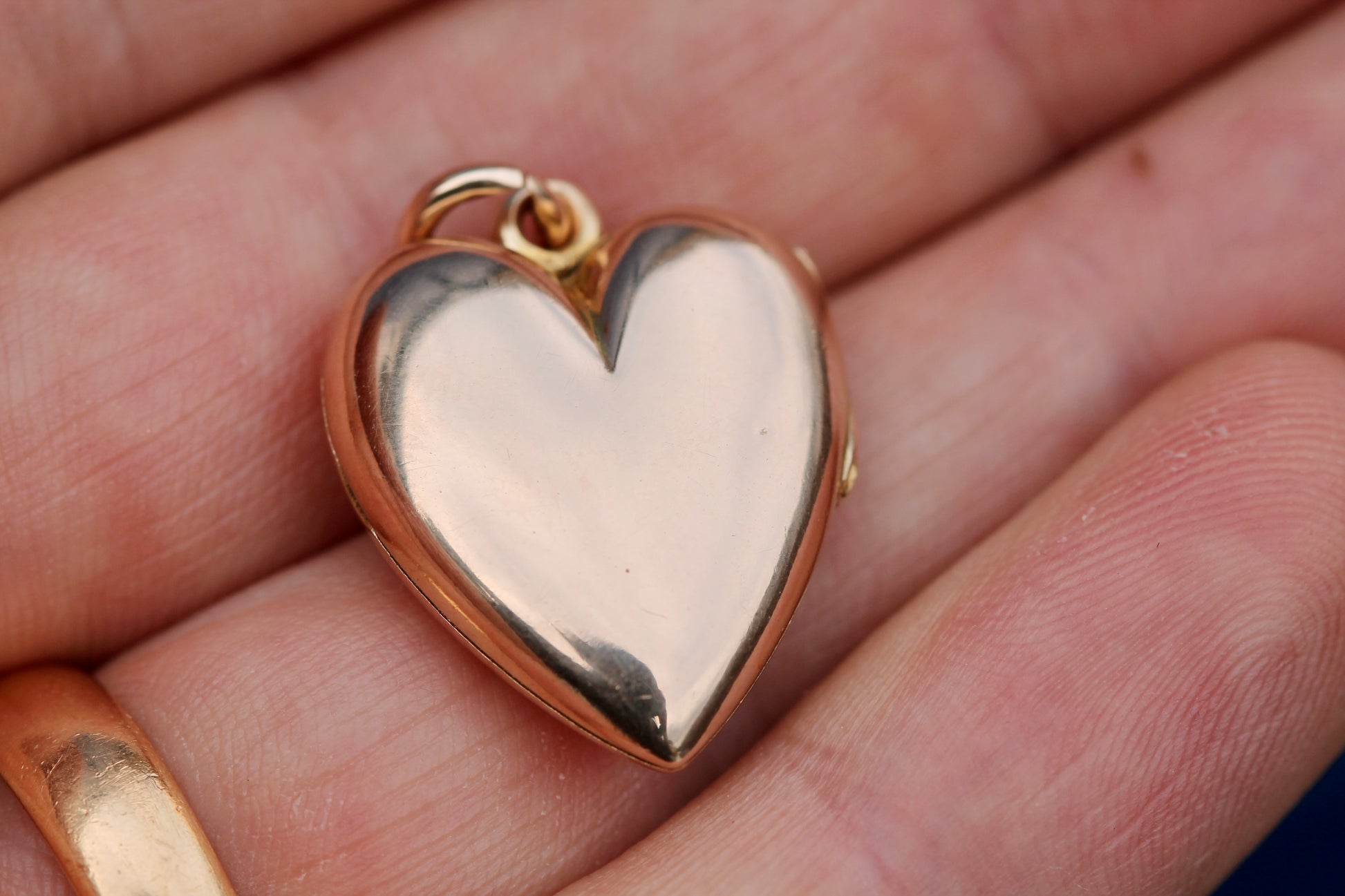 Interior of Edwardian 15ct gold heart locket showing 15CT stamp