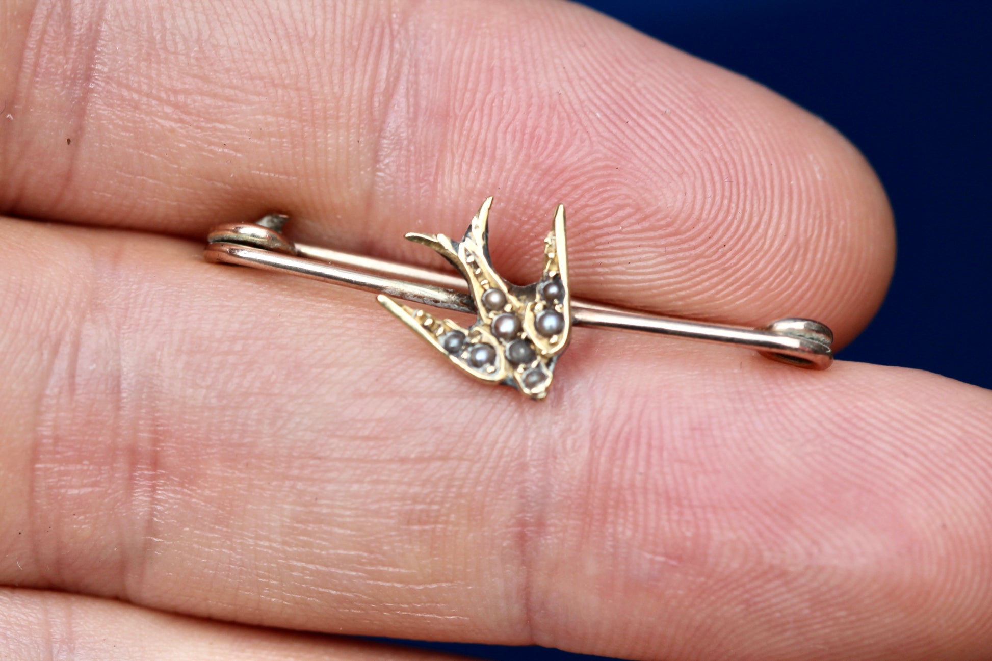Antique Edwardian 9ct gold swallow brooch set with seed pearls