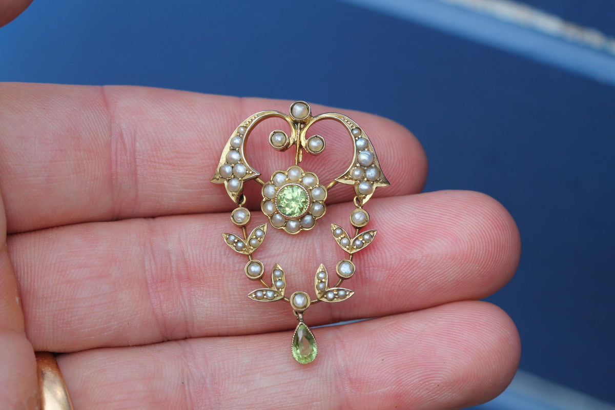 Reverse of antique 9ct gold chrysoprase and pearl pendant