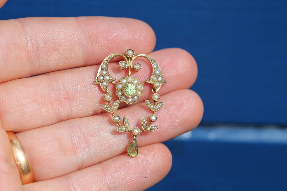 Antique Edwardian 9ct Gold Chrysoprase & Seed Pearl Articulated Pendant — view 6
