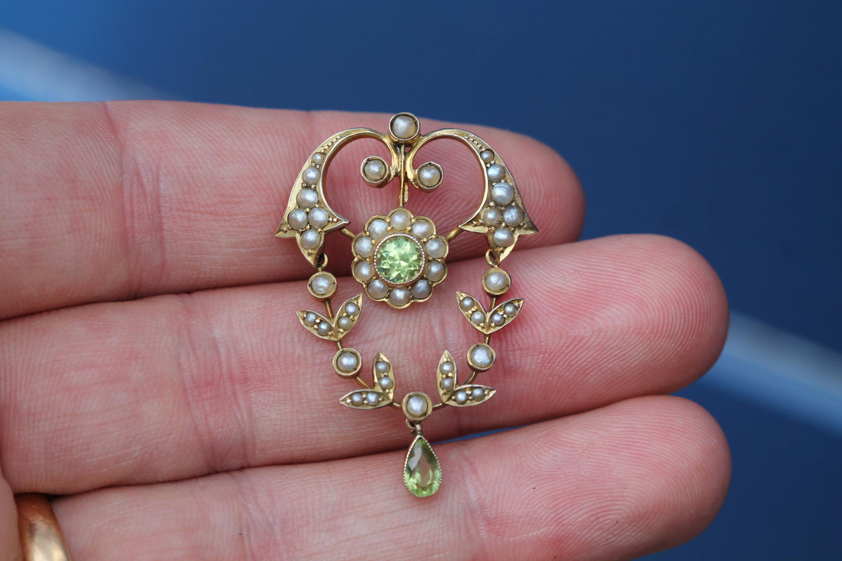 Antique Edwardian 9ct Gold Chrysoprase & Seed Pearl Articulated Pendant — view 9