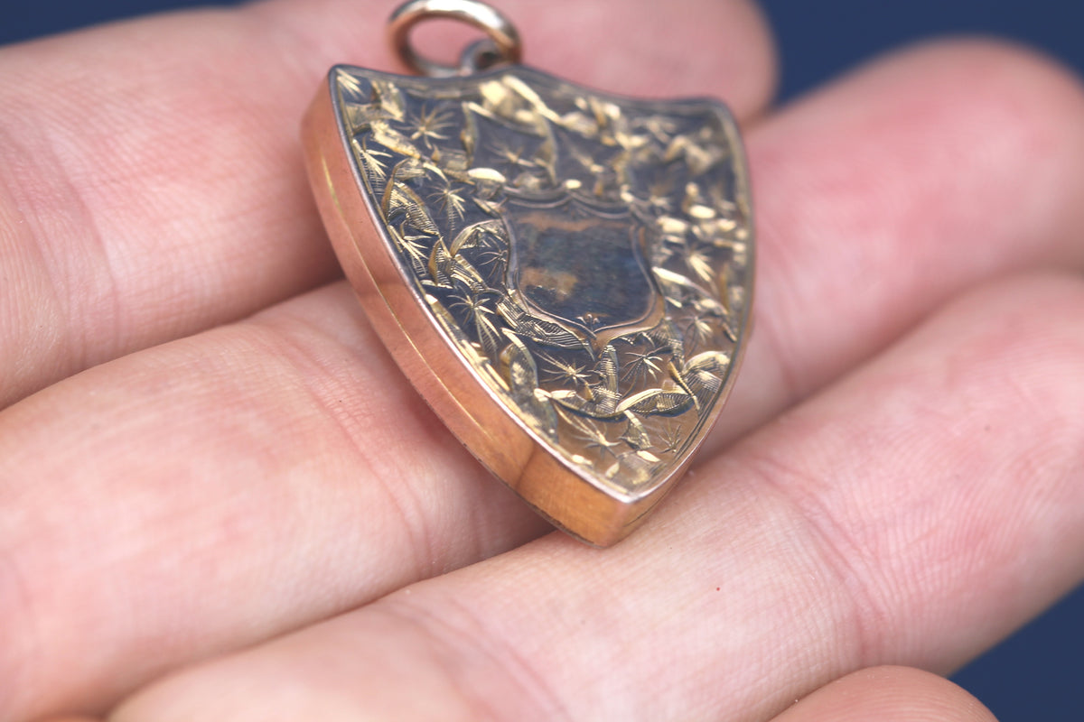 Antique Edwardian 9ct Gold Shield Locket | Ivy Leaf Engraving Chester 1901 — view 11