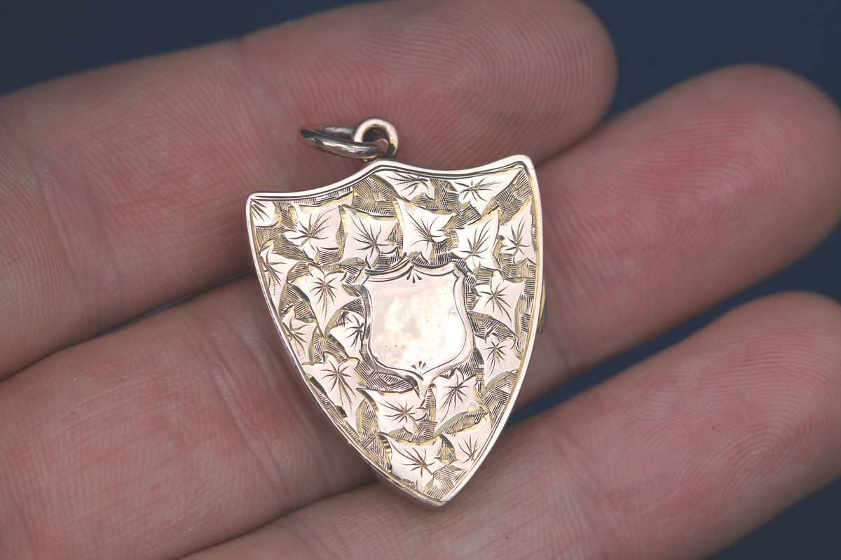 Antique Edwardian 9ct Gold Shield Locket | Ivy Leaf Engraving Chester 1901 — view 5