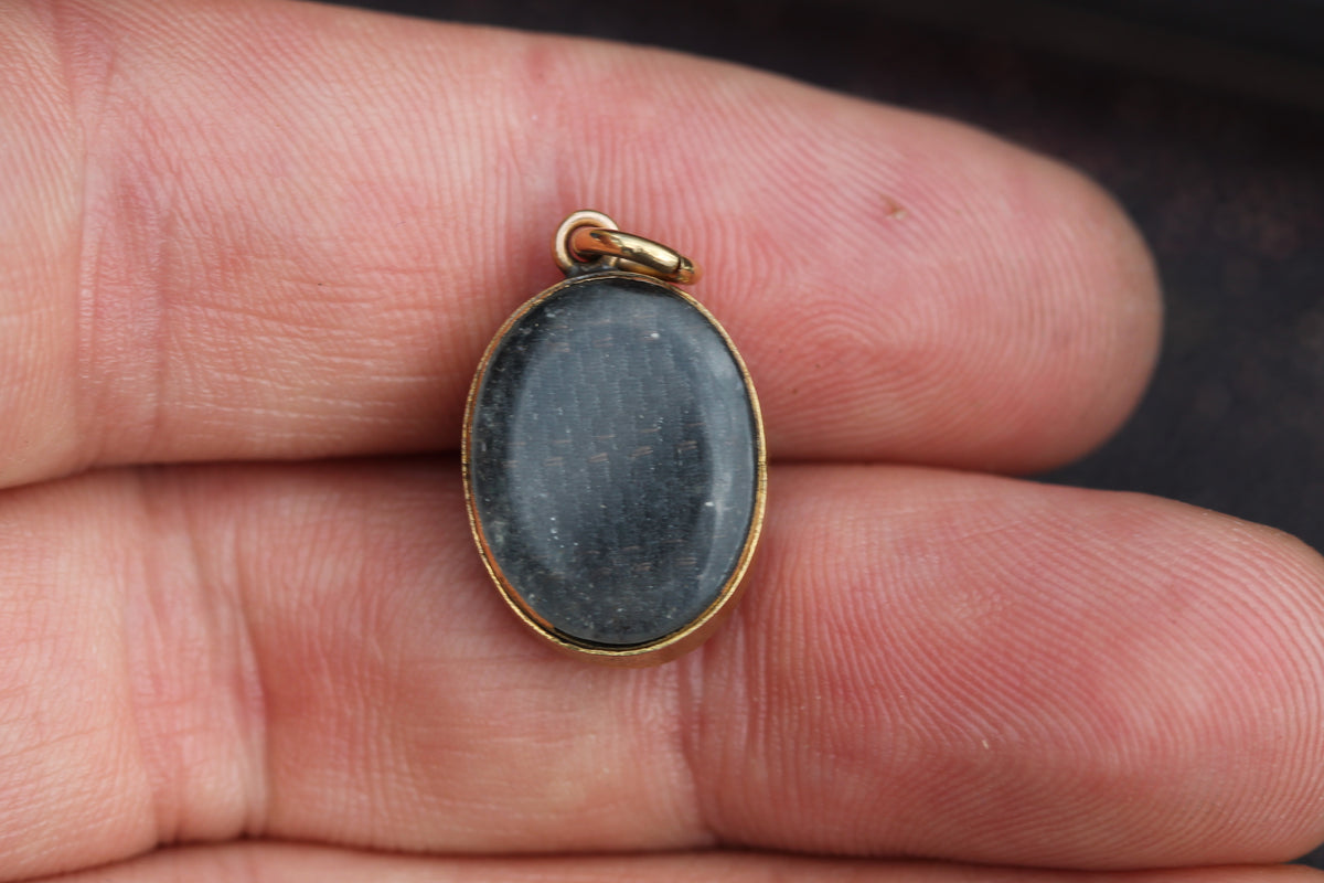 Antique Victorian 15ct Gold Garnet Keepsake Locket Pendant c.1880 — view 10