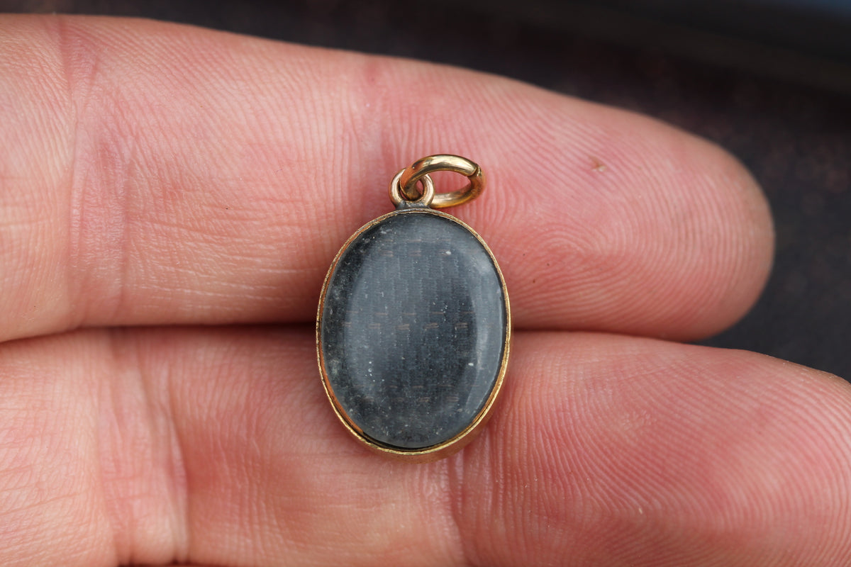 Antique Victorian 15ct Gold Garnet Keepsake Locket Pendant c.1880 — view 7
