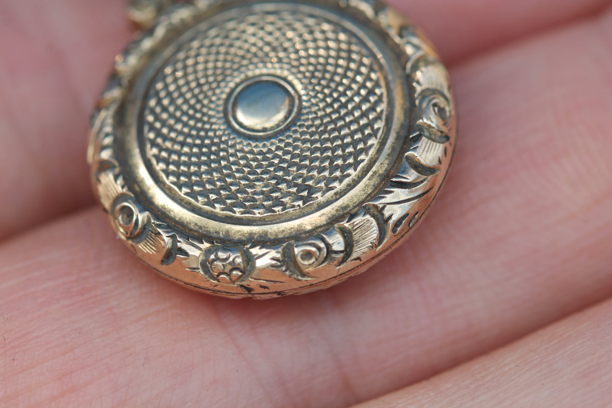 Antique Georgian 12ct Gold Chased Keepsake Locket c.1820 — view 8