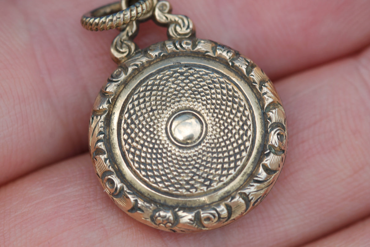 Antique Georgian 12ct Gold Chased Keepsake Locket c.1820 — view 5
