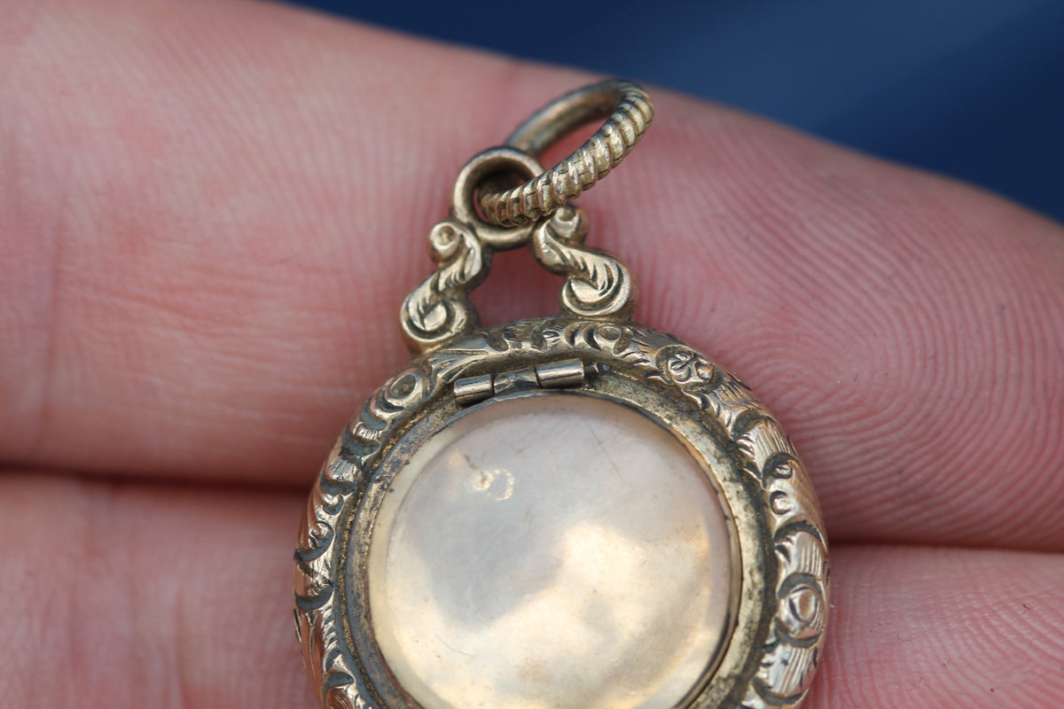 Antique Georgian 12ct Gold Chased Keepsake Locket c.1820 — view 10