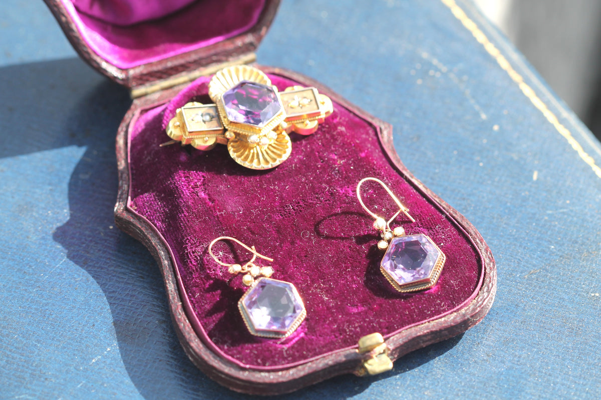 Antique Edwardian 15ct Gold Amethyst & Pearl Demi-Parure Brooch & Earrings — view 11