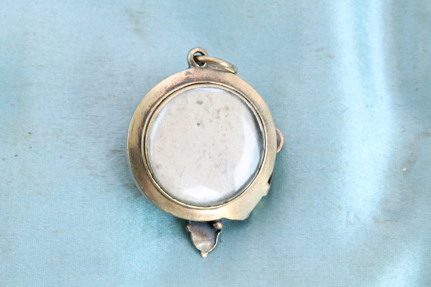 Antique Victorian 15ct Gold Garnet Cabochon Keepsake Pendant c.1860 — view 5