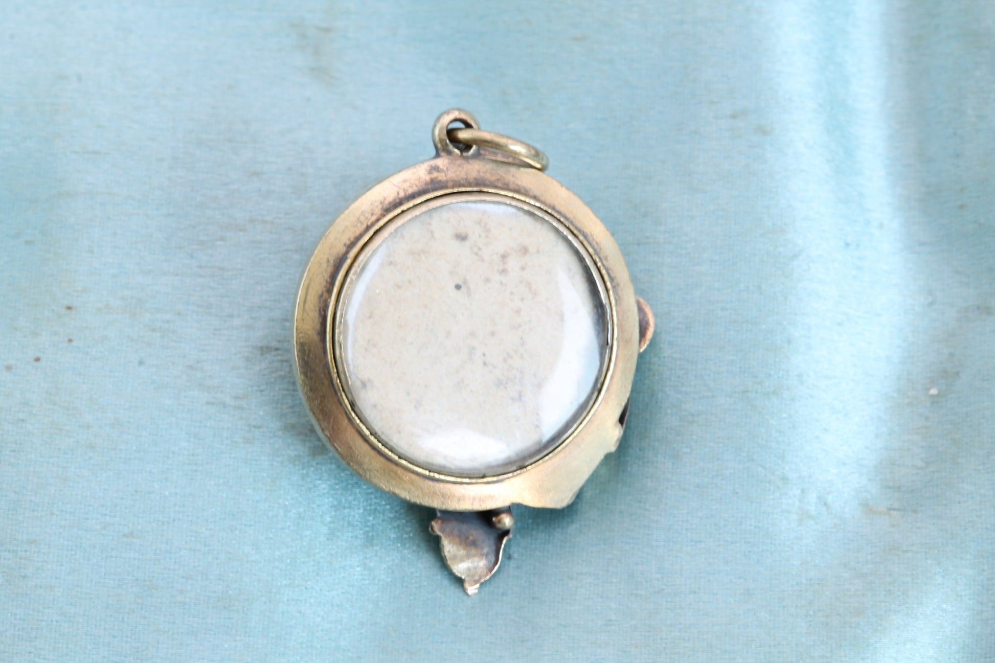 Antique Victorian 15ct Gold Garnet Cabochon Keepsake Pendant c.1860 — view 5
