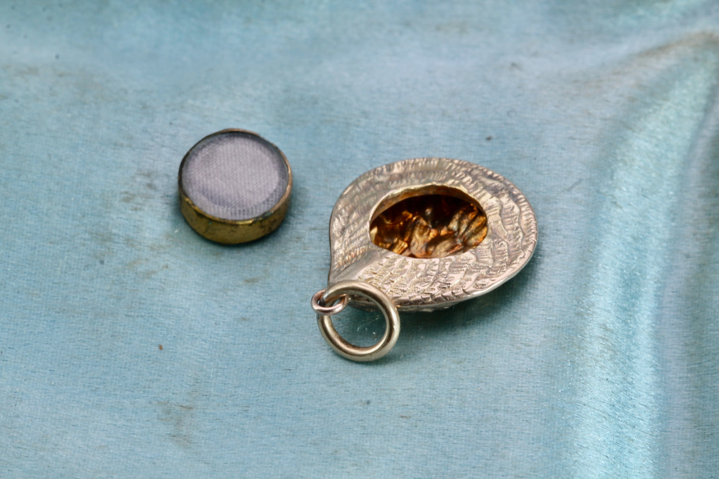 Reverse of antique 15ct gold shell pendant with glazed keepsake insert