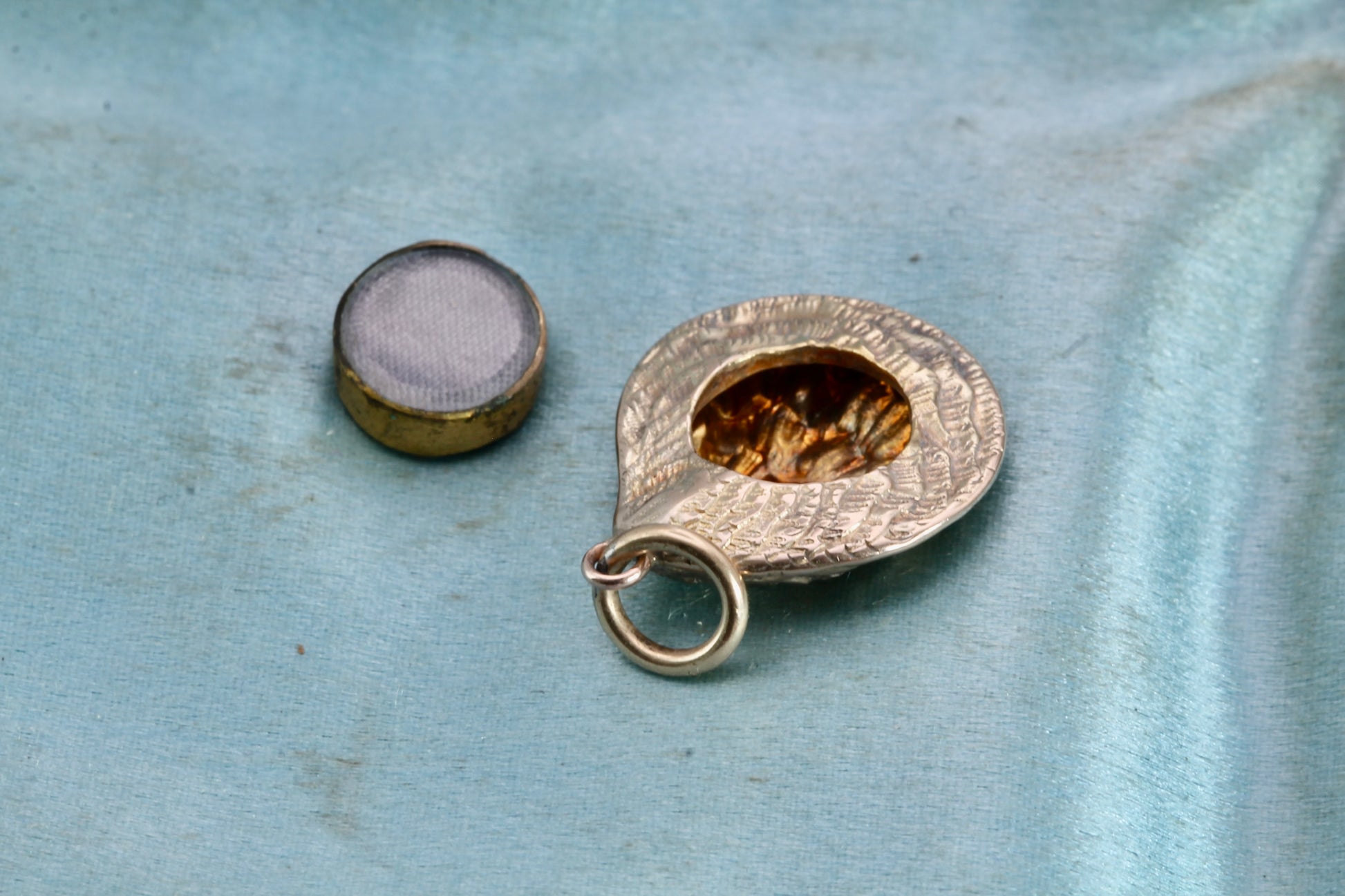 Reverse of antique 15ct gold shell pendant with glazed keepsake insert