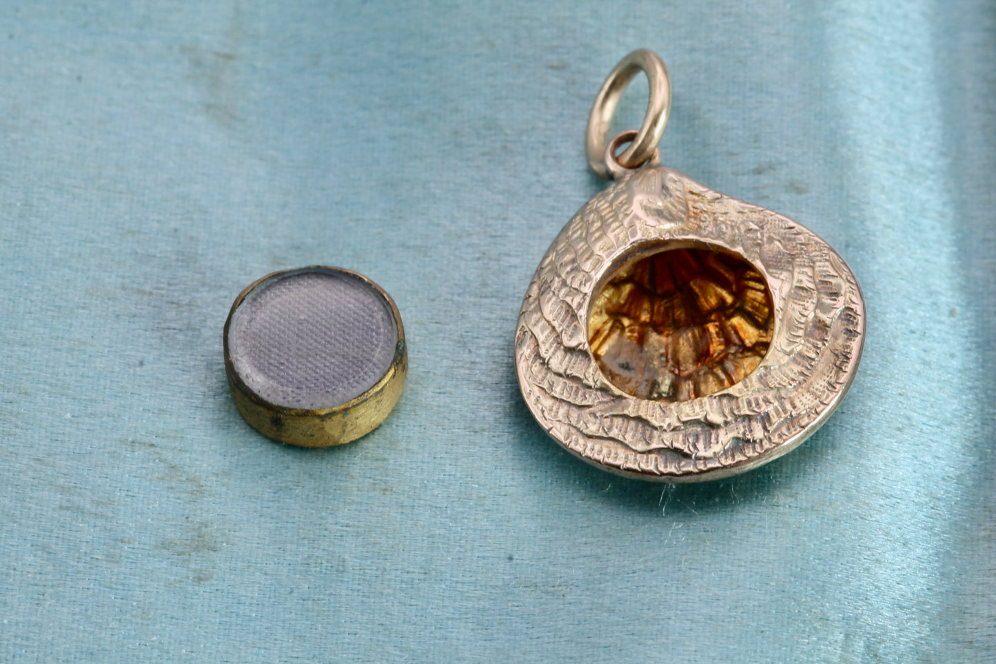 Antique Victorian 15ct Gold Oyster shell Keepsake Pendant c.1880 — view 13