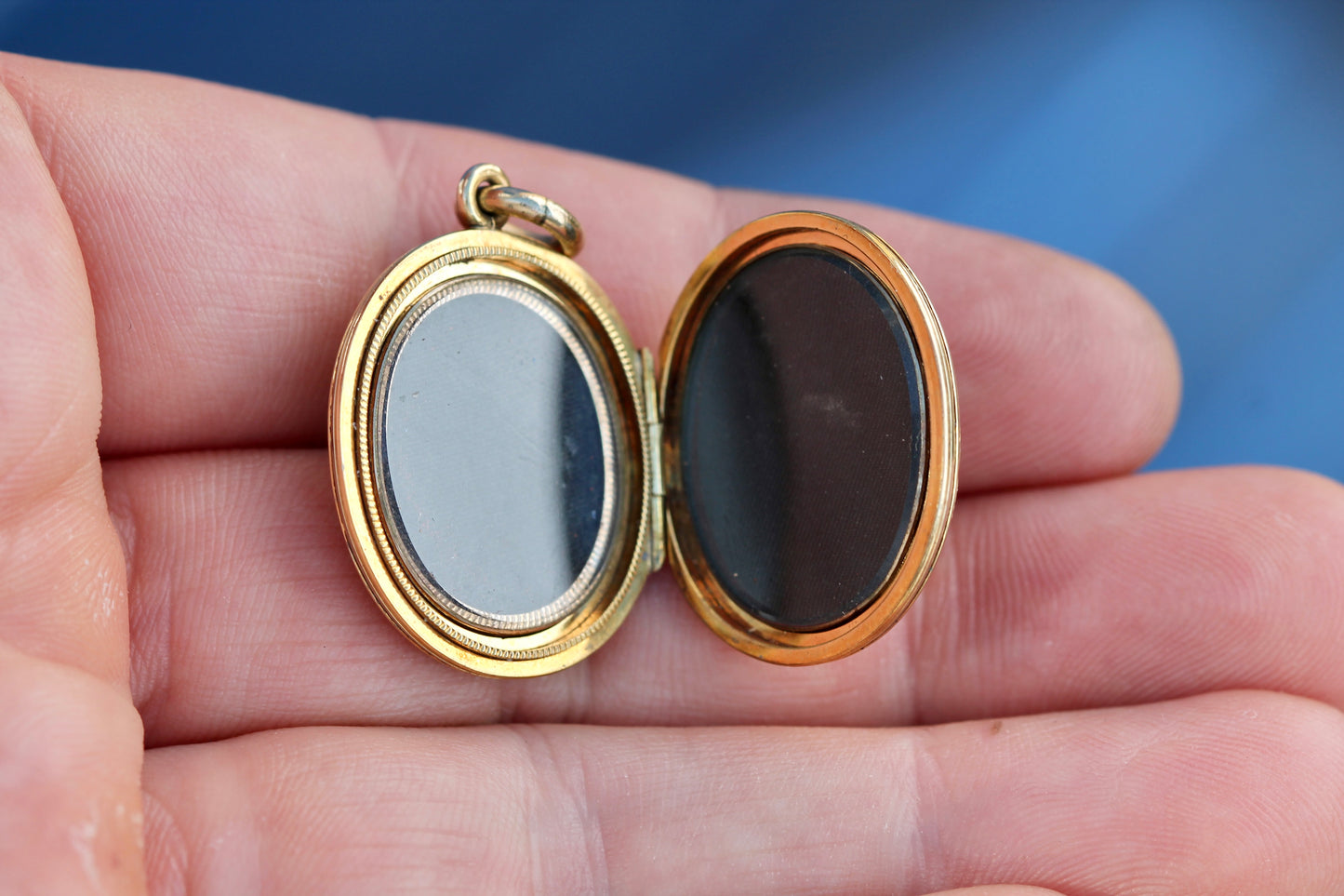 Antique Victorian 9ct Gold Back & Front Enamel Locket | Original Glass c.1890 — view 6