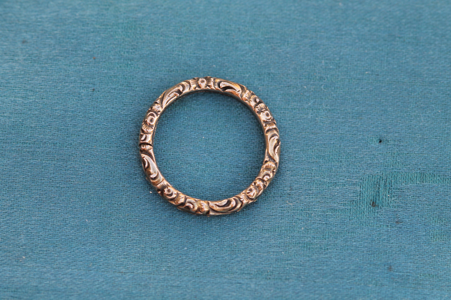 Antique Georgian 9ct Gold Engraved Split Ring | Foliate Fob Ring c.1820 — view 8