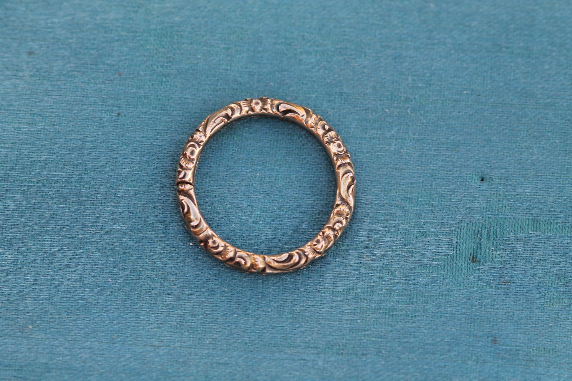 Antique Georgian 9ct Gold Engraved Split Ring | Foliate Fob Ring c.1820 — view 8
