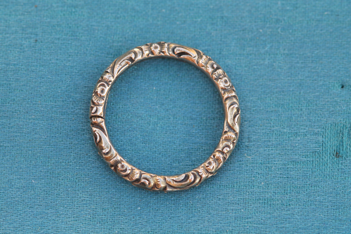 Antique Georgian 9ct Gold Engraved Split Ring | Foliate Fob Ring c.1820 — view 9