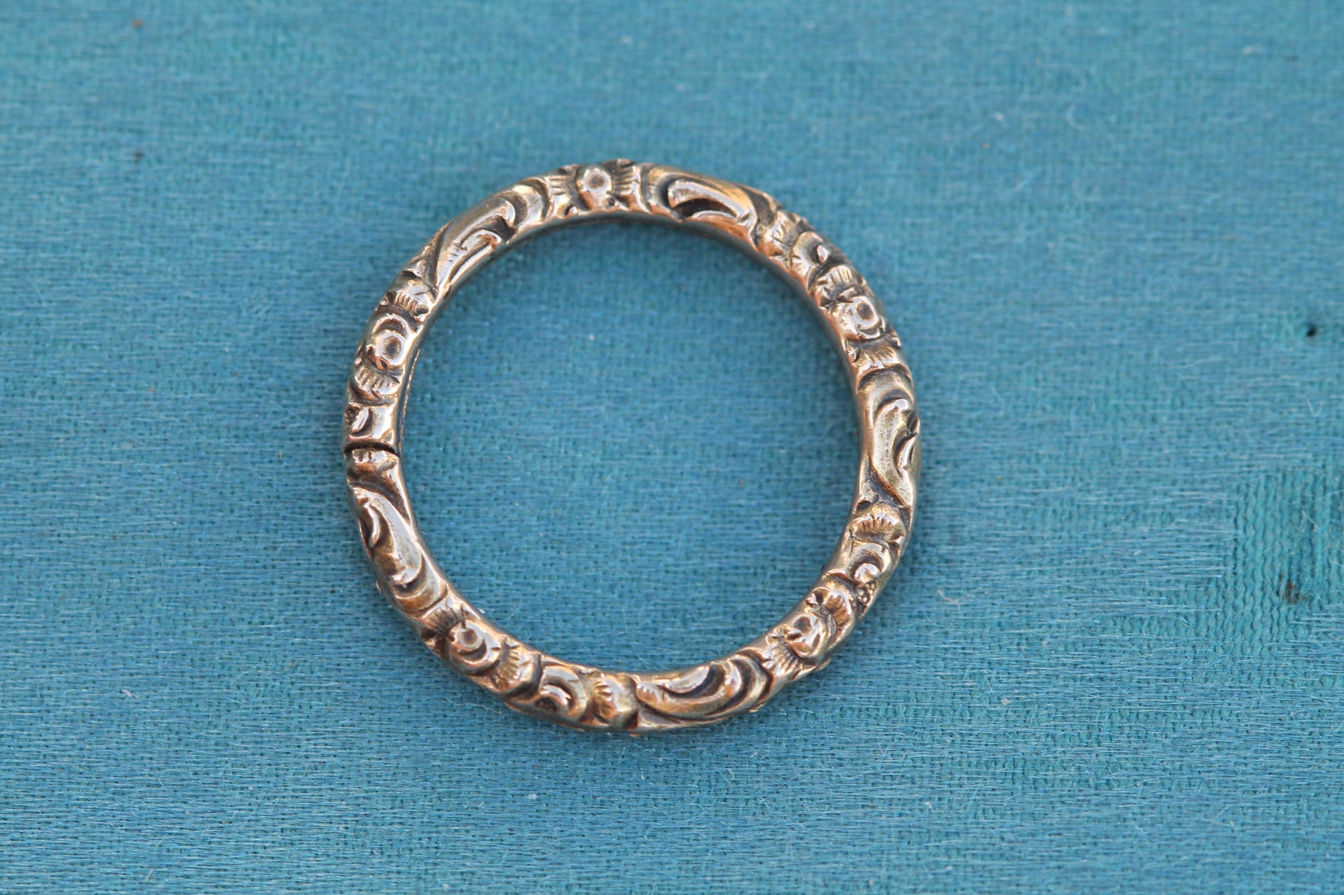 Antique Georgian 9ct Gold Engraved Split Ring | Foliate Fob Ring c.1820 — view 9