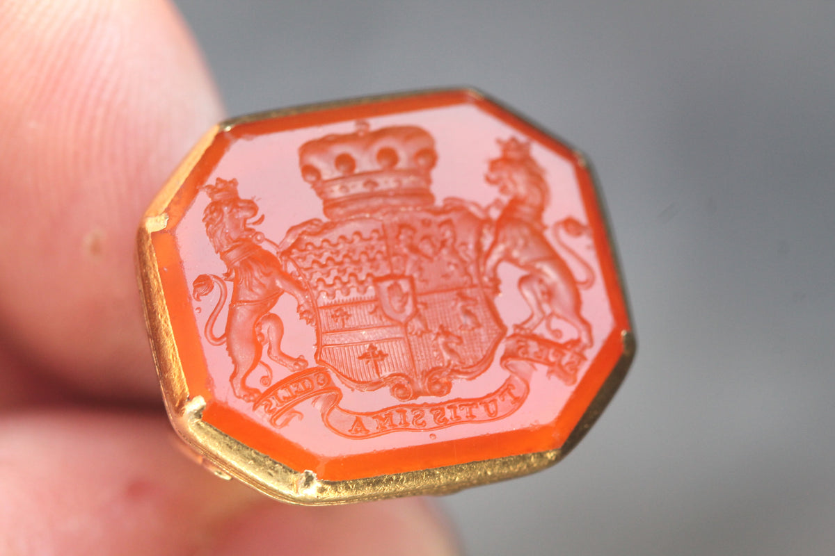 Antique Victorian 15ct gold carnelian heraldic intaglio seal