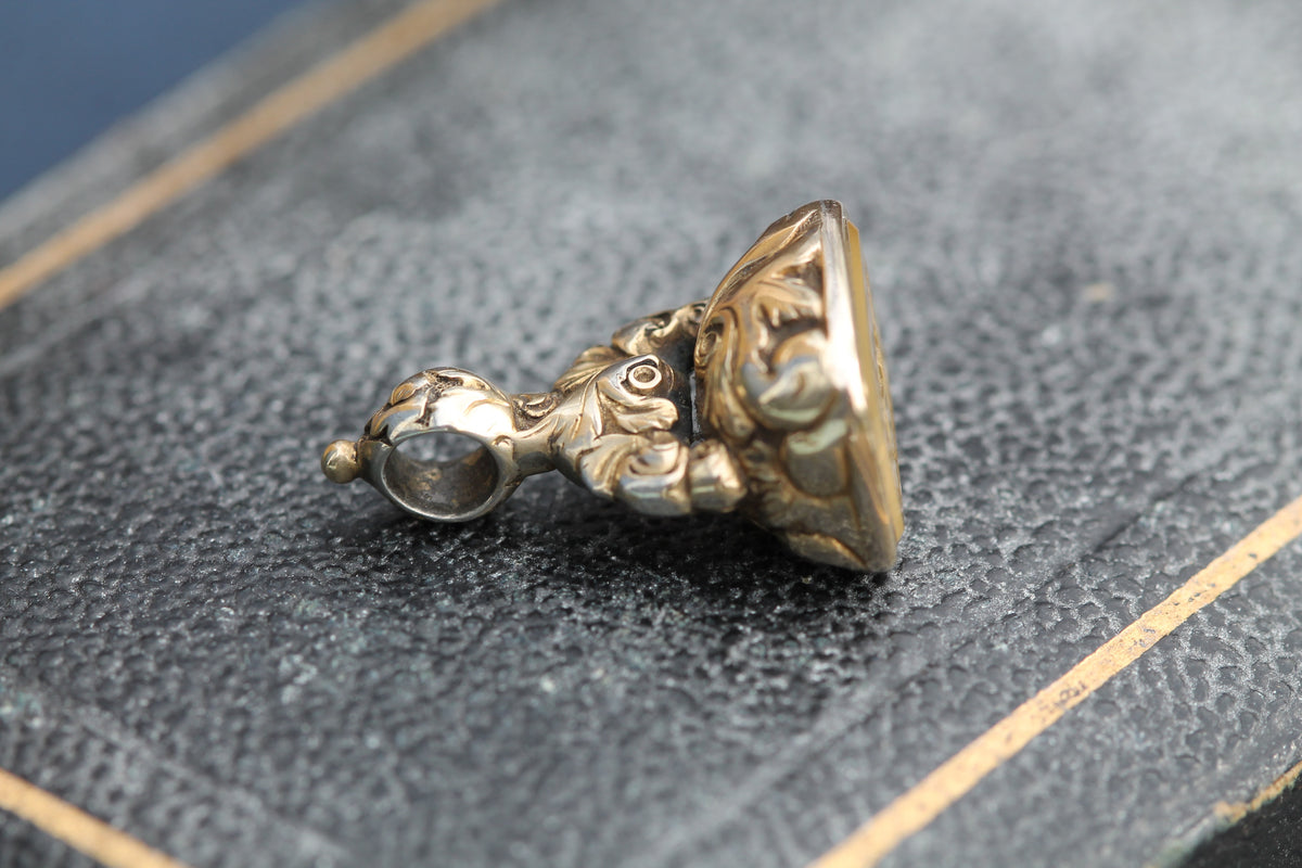 Antique Victorian 9ct Gold Cased Chalcedony Hound Intaglio Fob Seal c.1880 — view 4