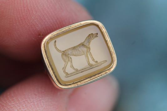Antique Victorian 9ct gold cased chalcedony hound intaglio fob seal