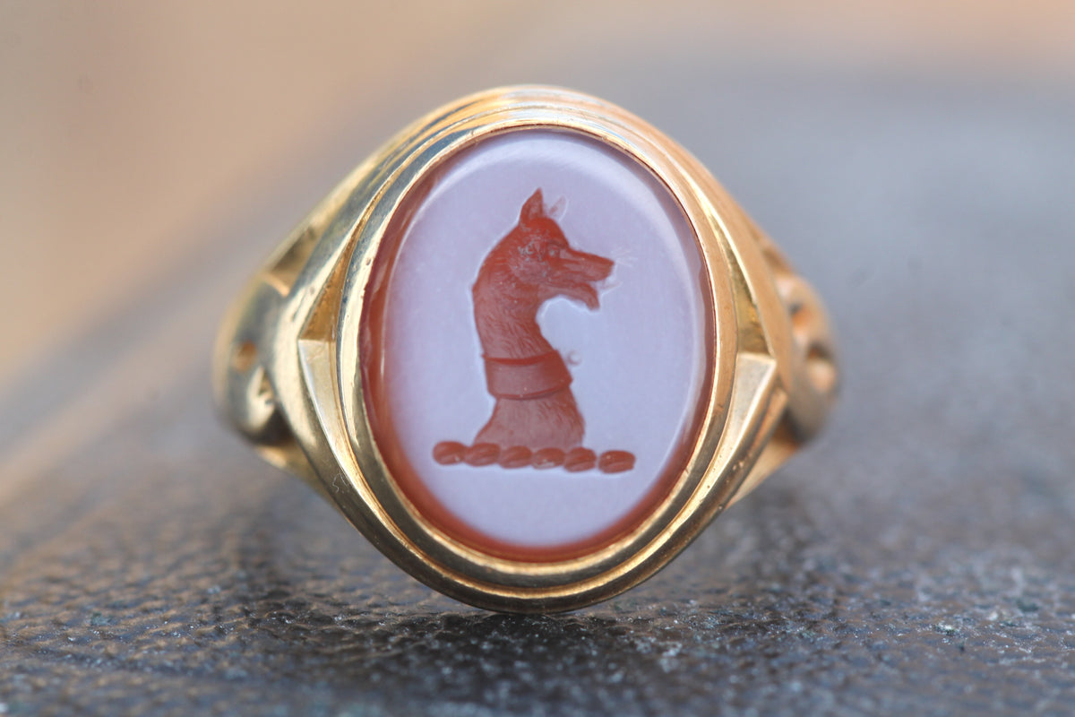 Antique Victorian 14ct gold sardonyx dog intaglio signet ring