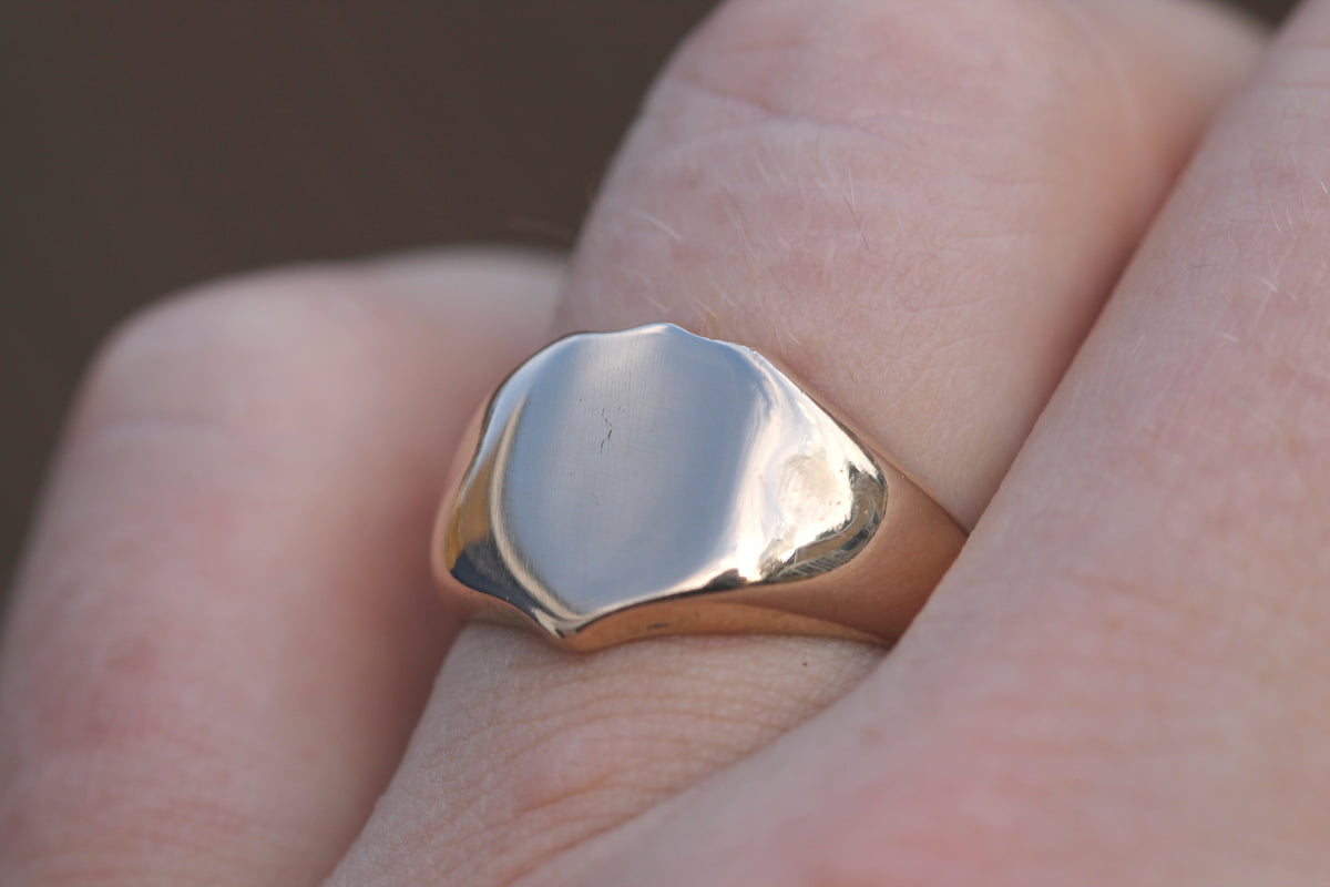 Interior of antique gold signet ring showing Birmingham 1871 hallmarks