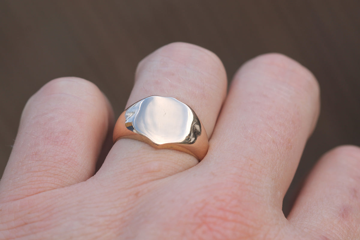 Antique Victorian 18ct Gold Shield Signet Ring 1871 | 11g — view 4
