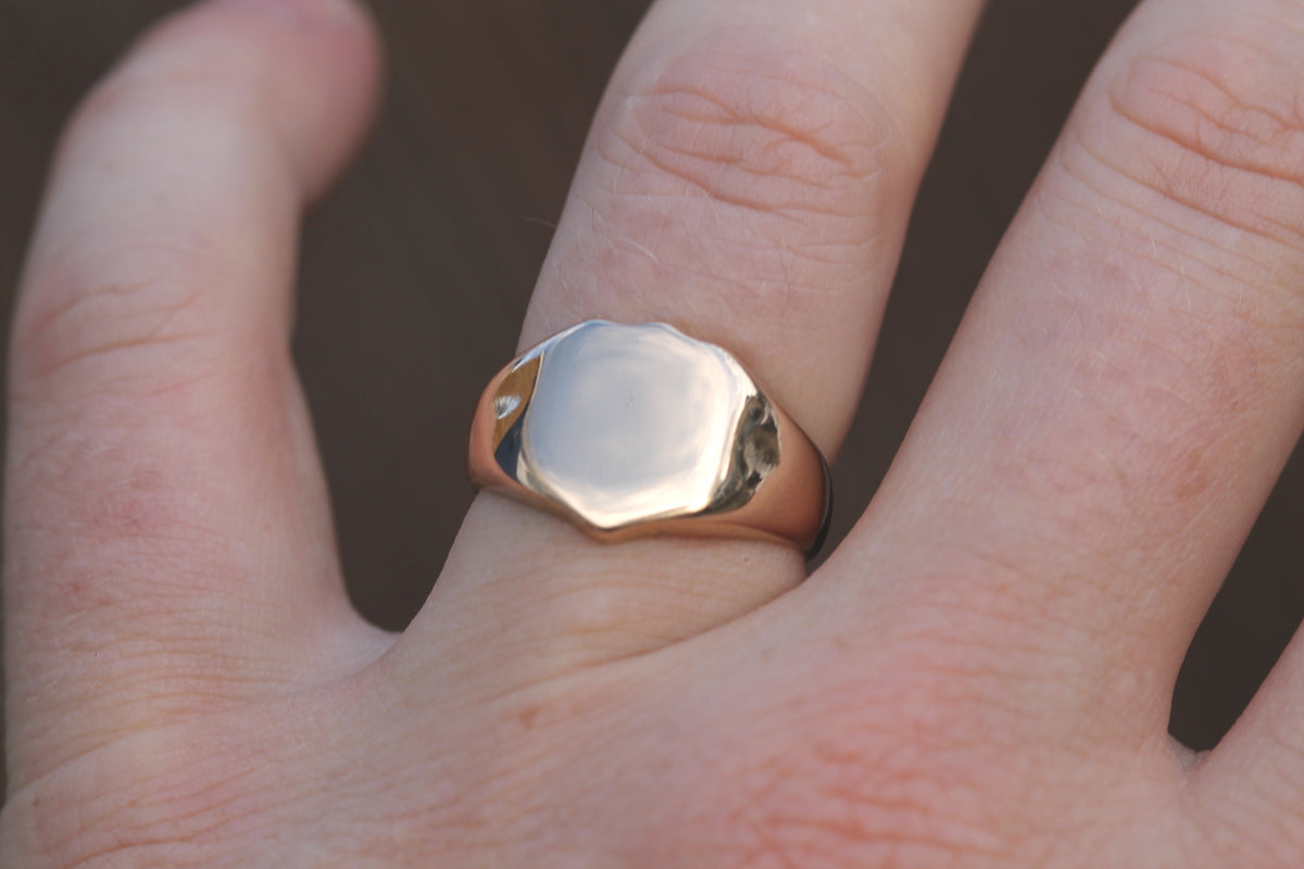 Antique Victorian 18ct Gold Shield Signet Ring 1871 | 11g — view 12