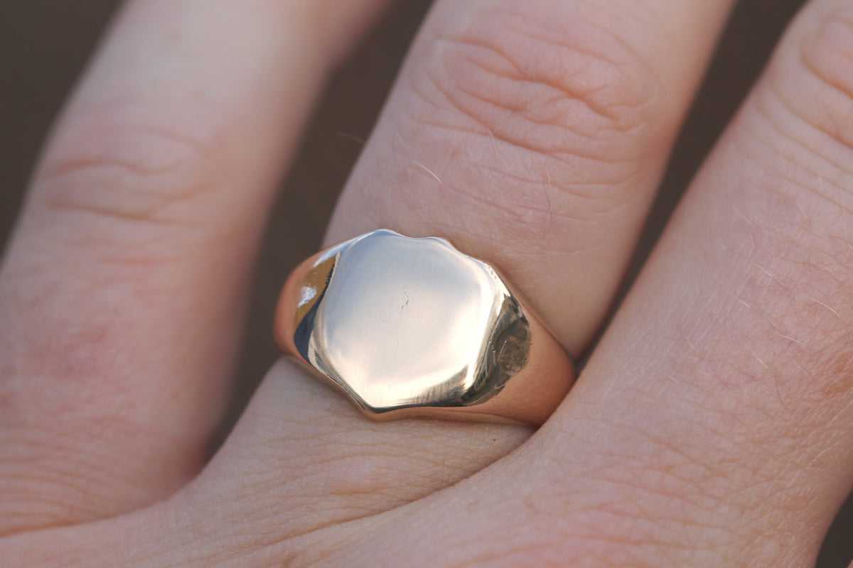 Antique Victorian 18ct Gold Shield Signet Ring 1871 | 11g — view 5