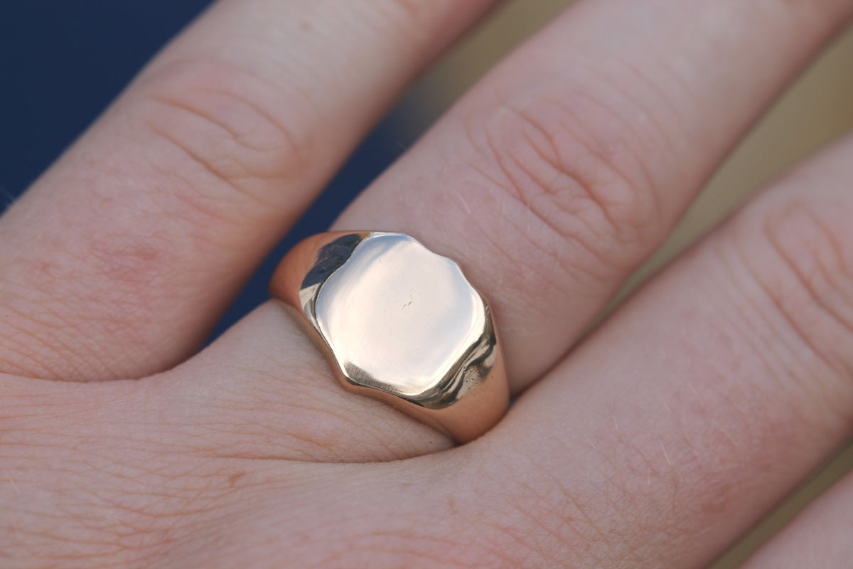 Antique Victorian 18ct Gold Shield Signet Ring 1871 | 11g — view 14