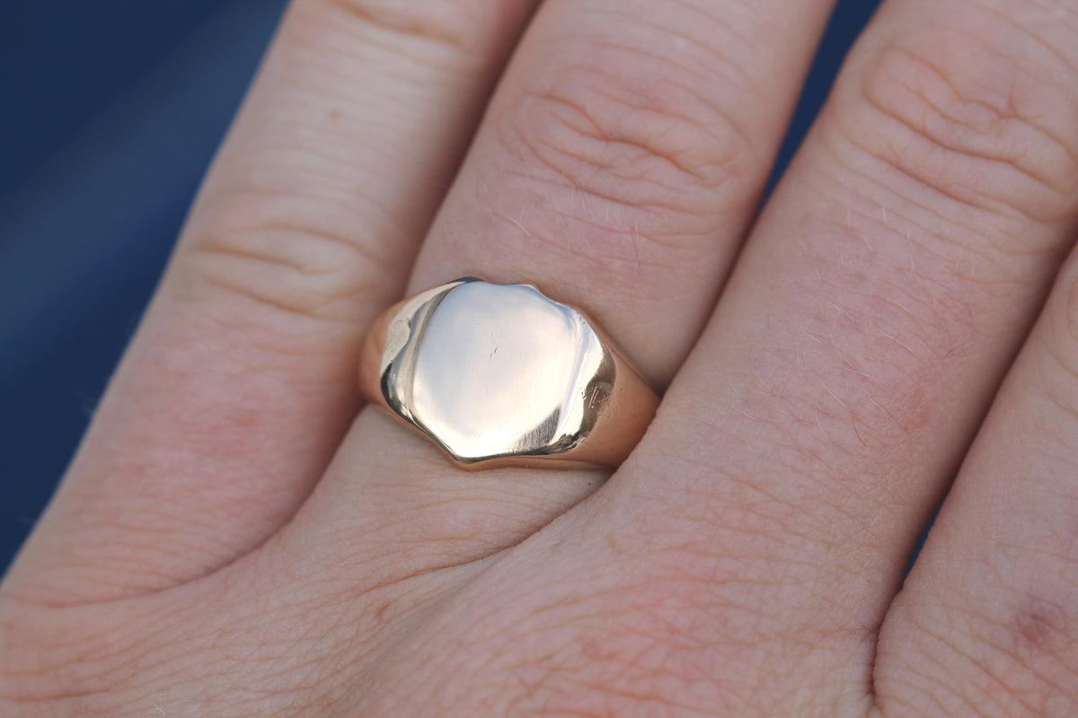 Antique Victorian 18ct Gold Shield Signet Ring 1871 | 11g — view 15