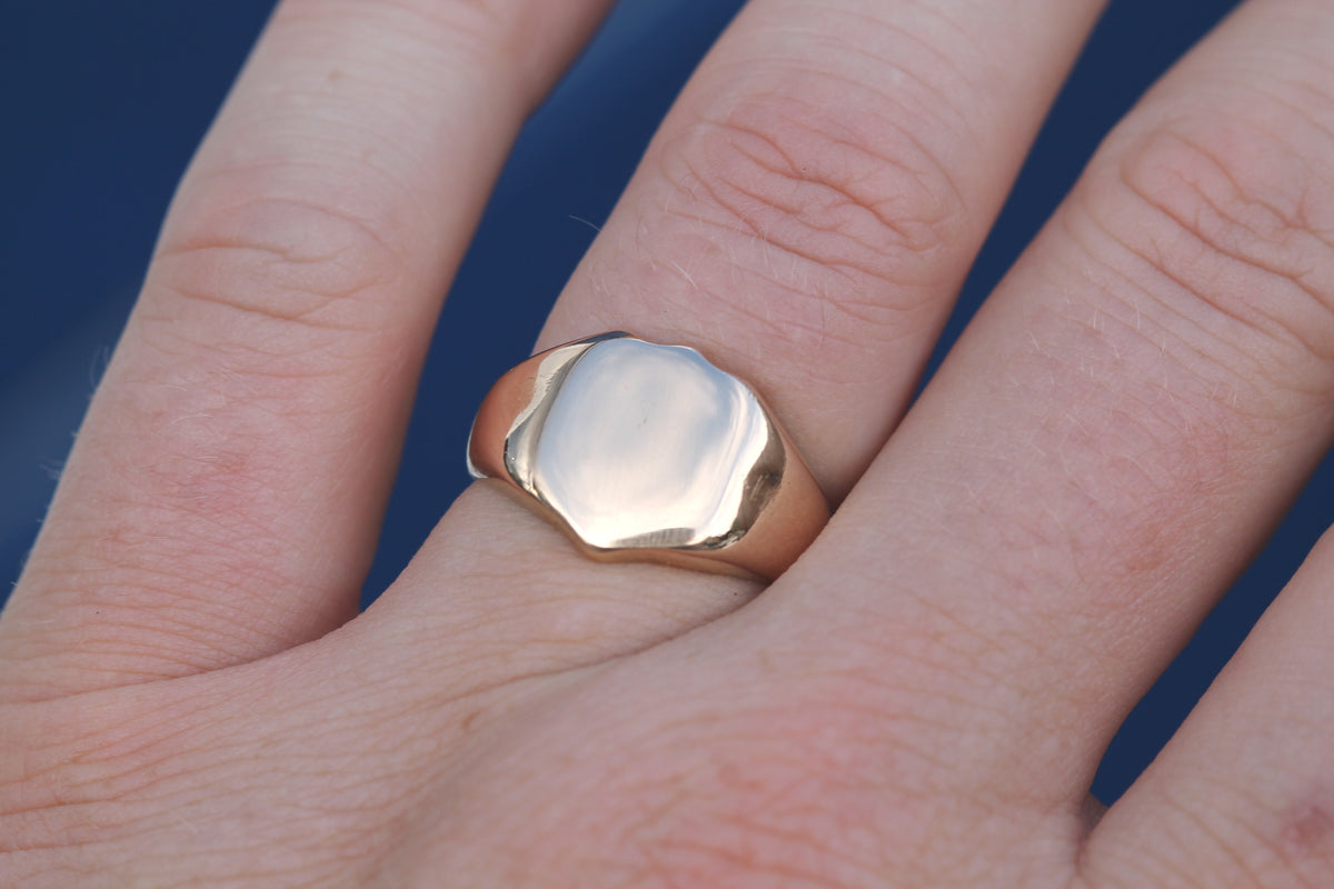 Antique Victorian 18ct Gold Shield Signet Ring 1871 | 11g — view 16