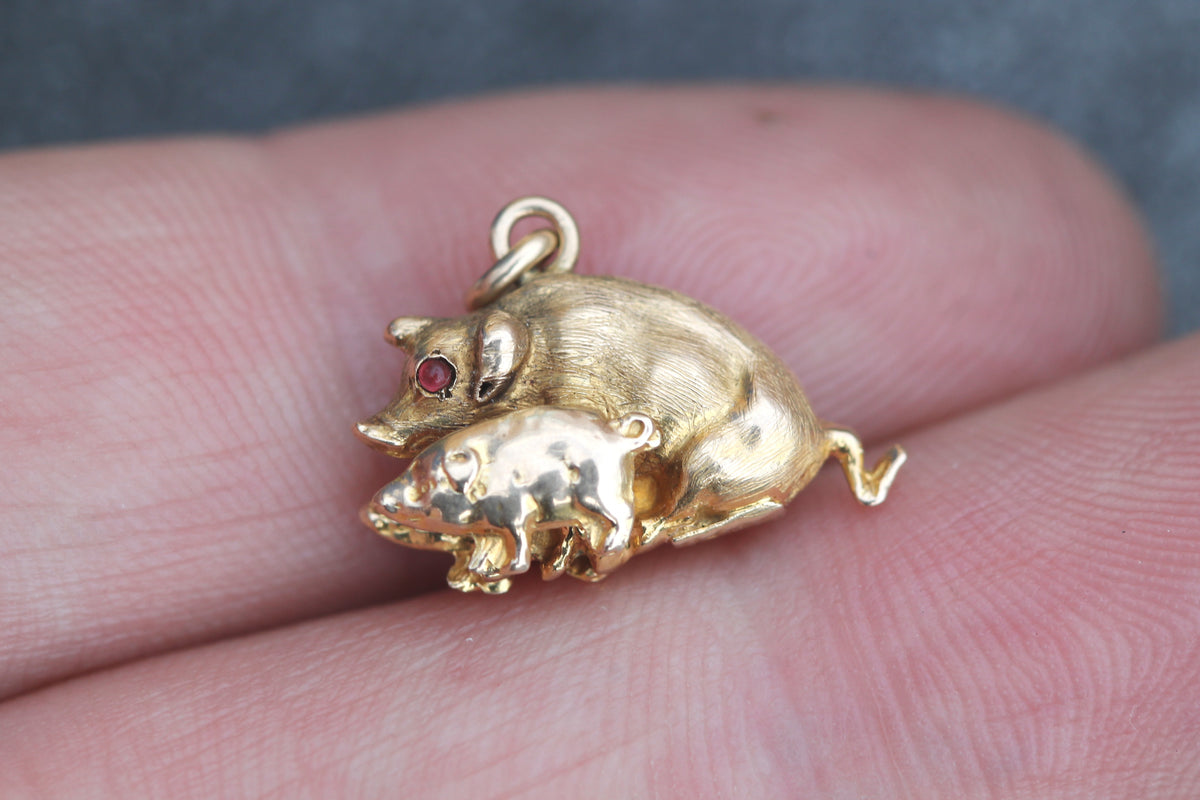 Antique Edwardian 15ct Gold Pig & Piglet Charm with Ruby Eyes — view 9