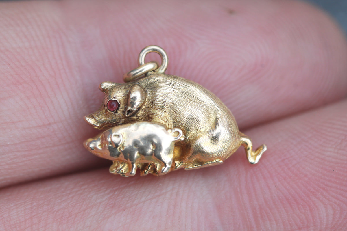 Antique Edwardian 15ct Gold Pig & Piglet Charm with Ruby Eyes — view 4