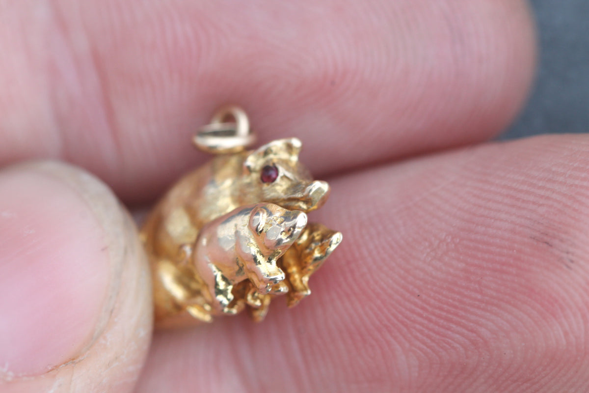Antique Edwardian 15ct Gold Pig & Piglet Charm with Ruby Eyes — view 5