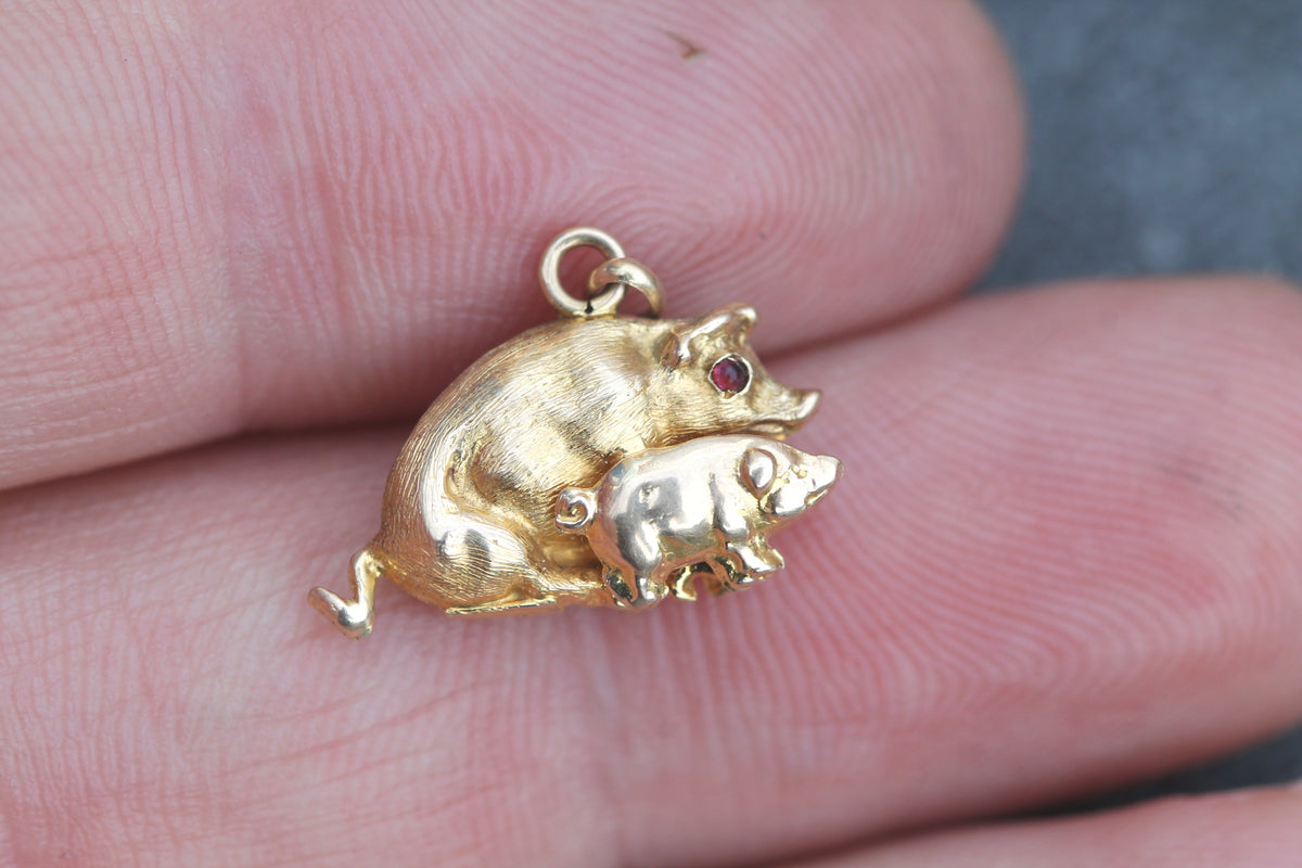 Antique Edwardian 15ct Gold Pig & Piglet Charm with Ruby Eyes — view 6