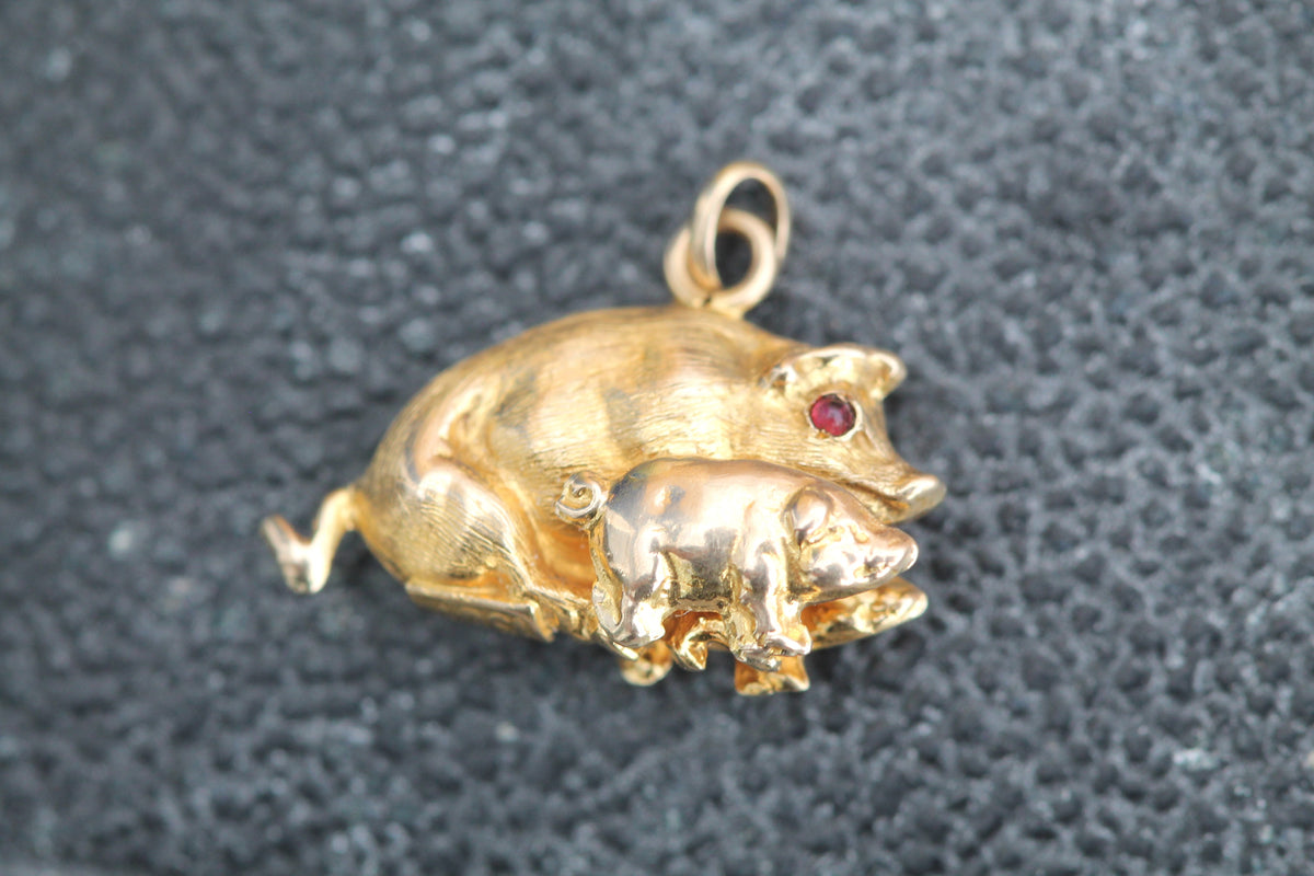 Antique Edwardian 15ct Gold Pig & Piglet Charm with Ruby Eyes — view 7