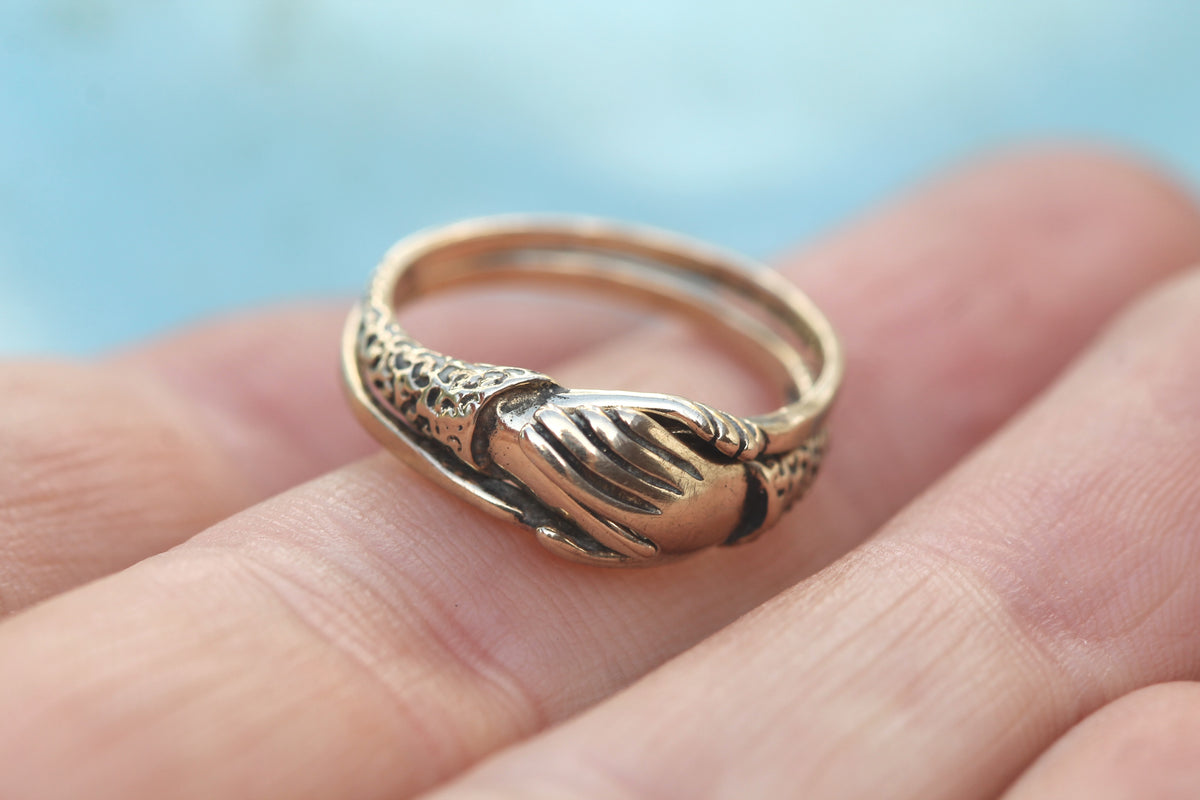 Vintage 9ct Gold Two-Part Fede Clasped Hands Ring c.1950 — view 8