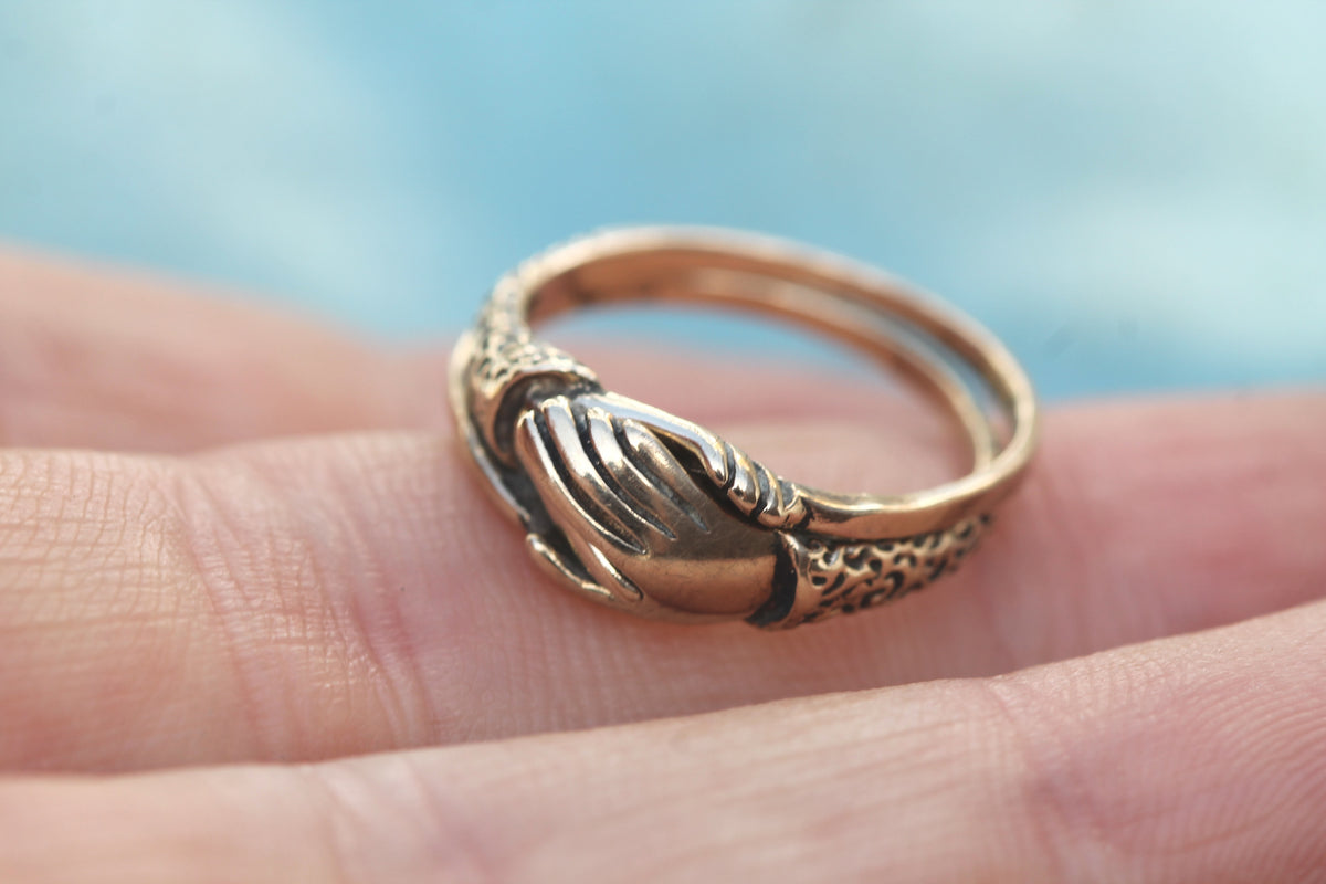 Vintage 9ct Gold Two-Part Fede Clasped Hands Ring c.1950 — view 9