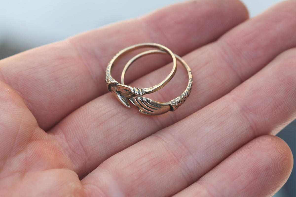Vintage 9ct Gold Two-Part Fede Clasped Hands Ring c.1950 — view 11