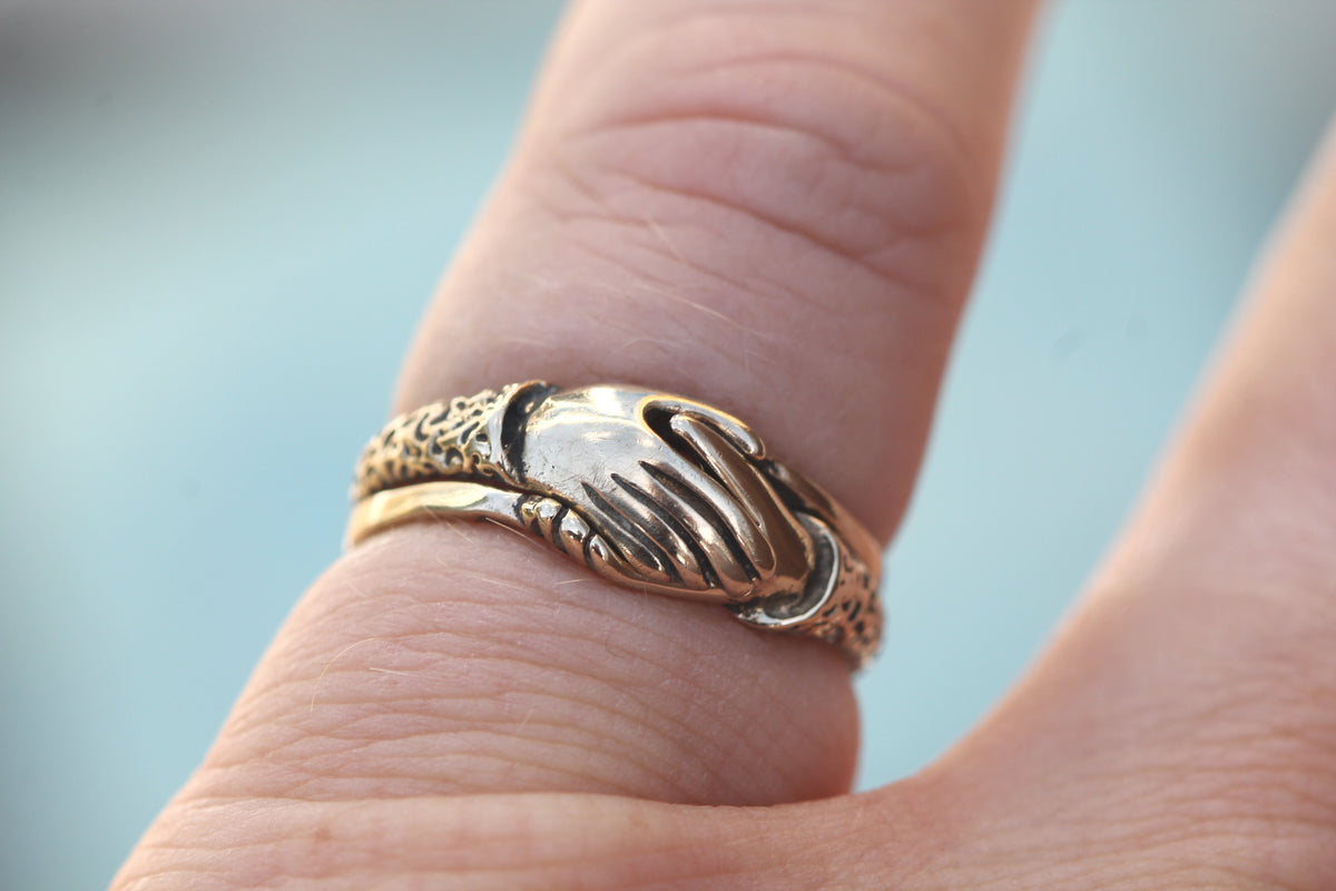 Vintage 9ct Gold Two-Part Fede Clasped Hands Ring c.1950 — view 5