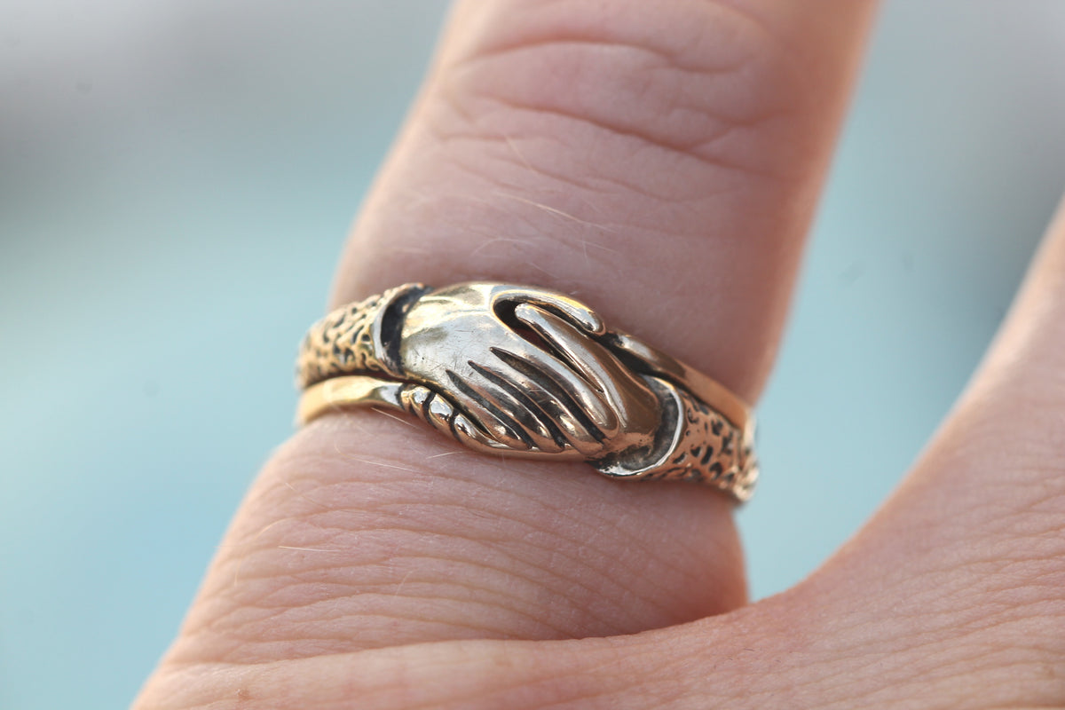 Vintage 9ct Gold Two-Part Fede Clasped Hands Ring c.1950 — view 12