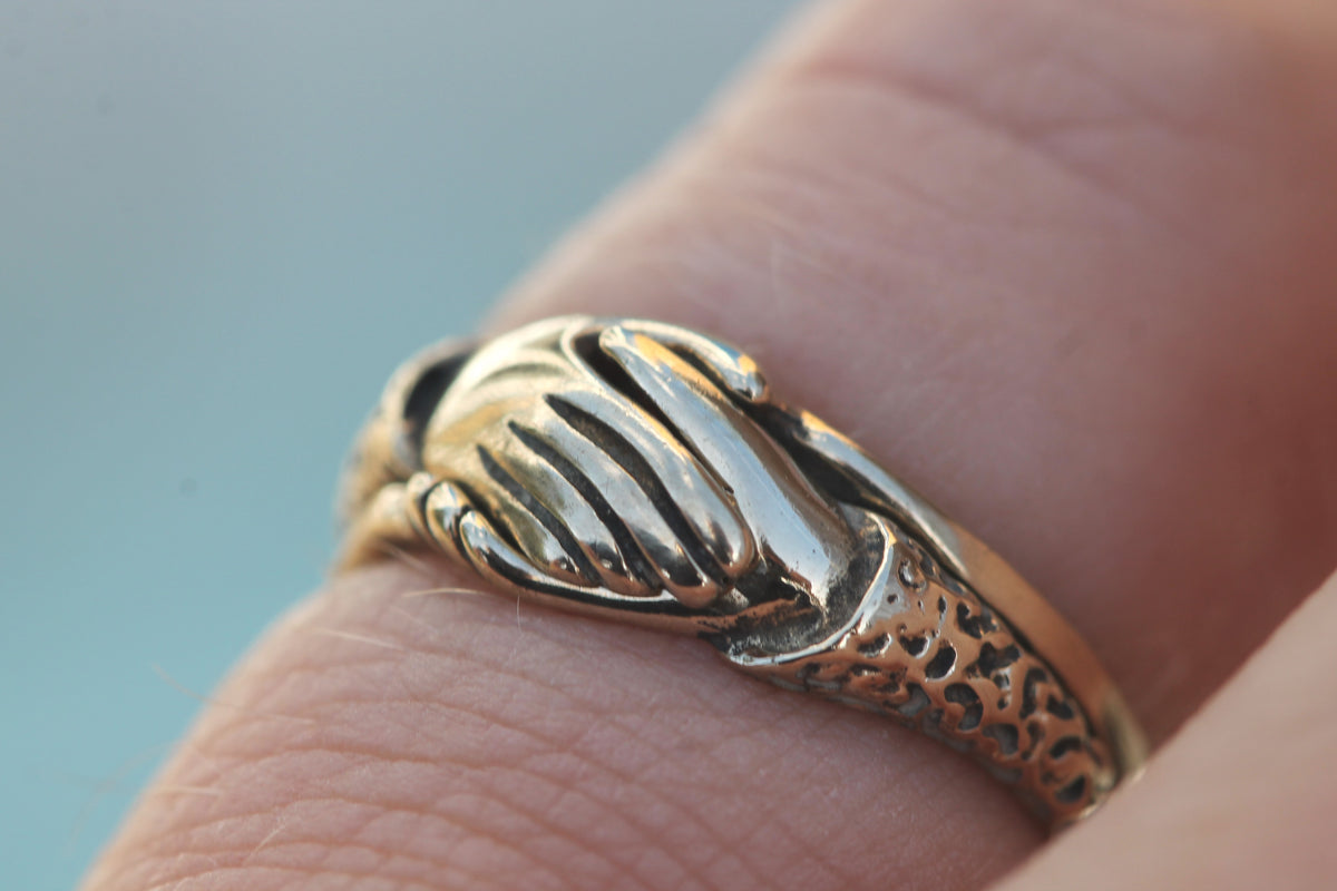 Vintage 9ct Gold Two-Part Fede Clasped Hands Ring c.1950 — view 6