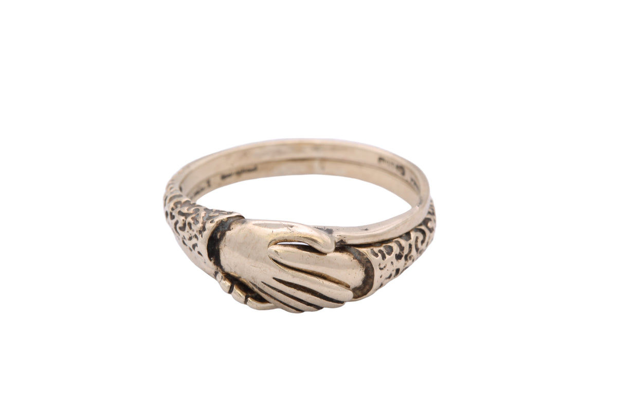 Vintage 9ct gold fede ring worn on the finger