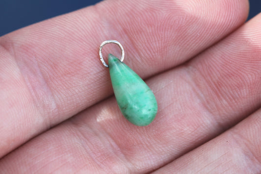 Vintage mid-century jade teardrop pendant with 9ct gold jump ring