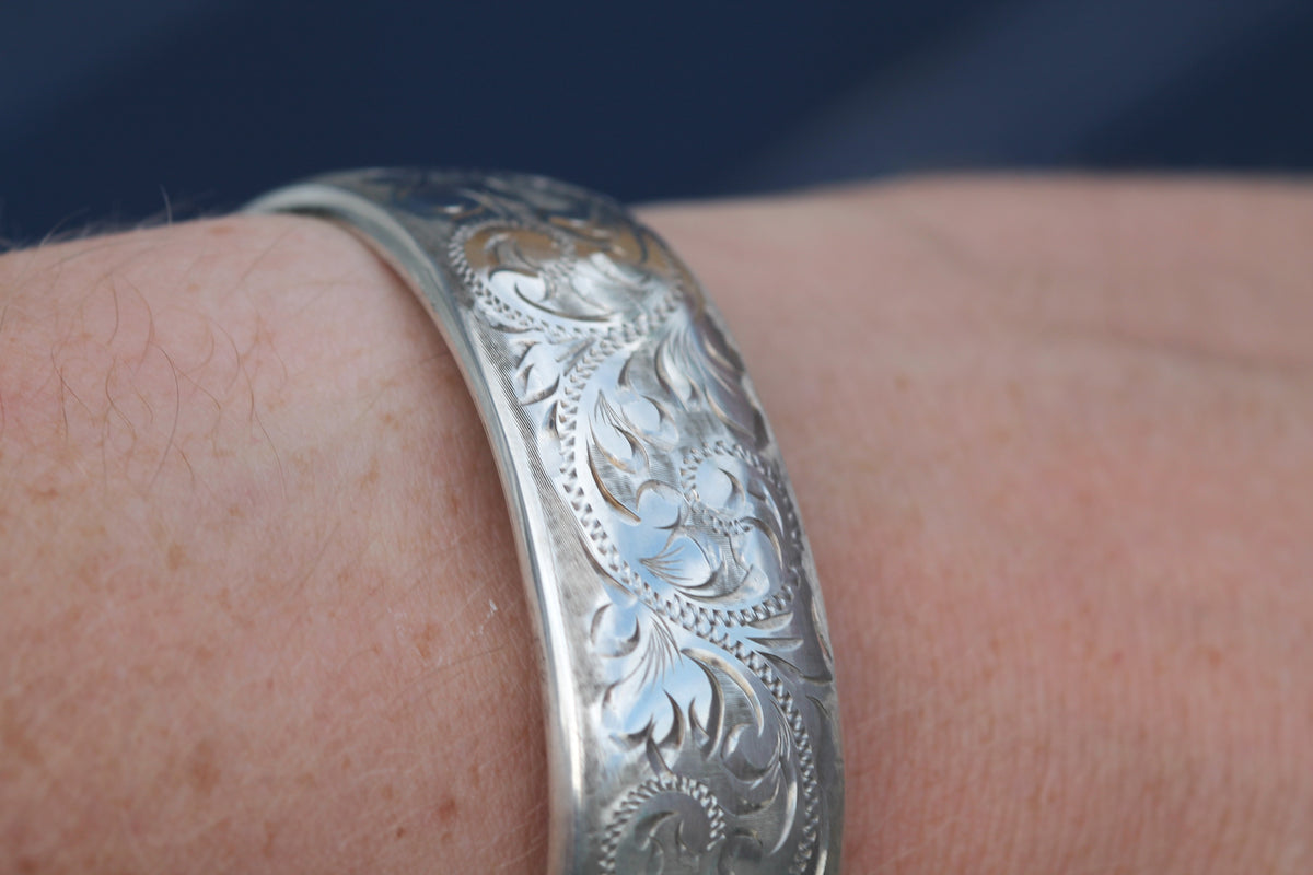 Vintage Sterling Silver Engraved Hinged Bangle | 1986 — view 5