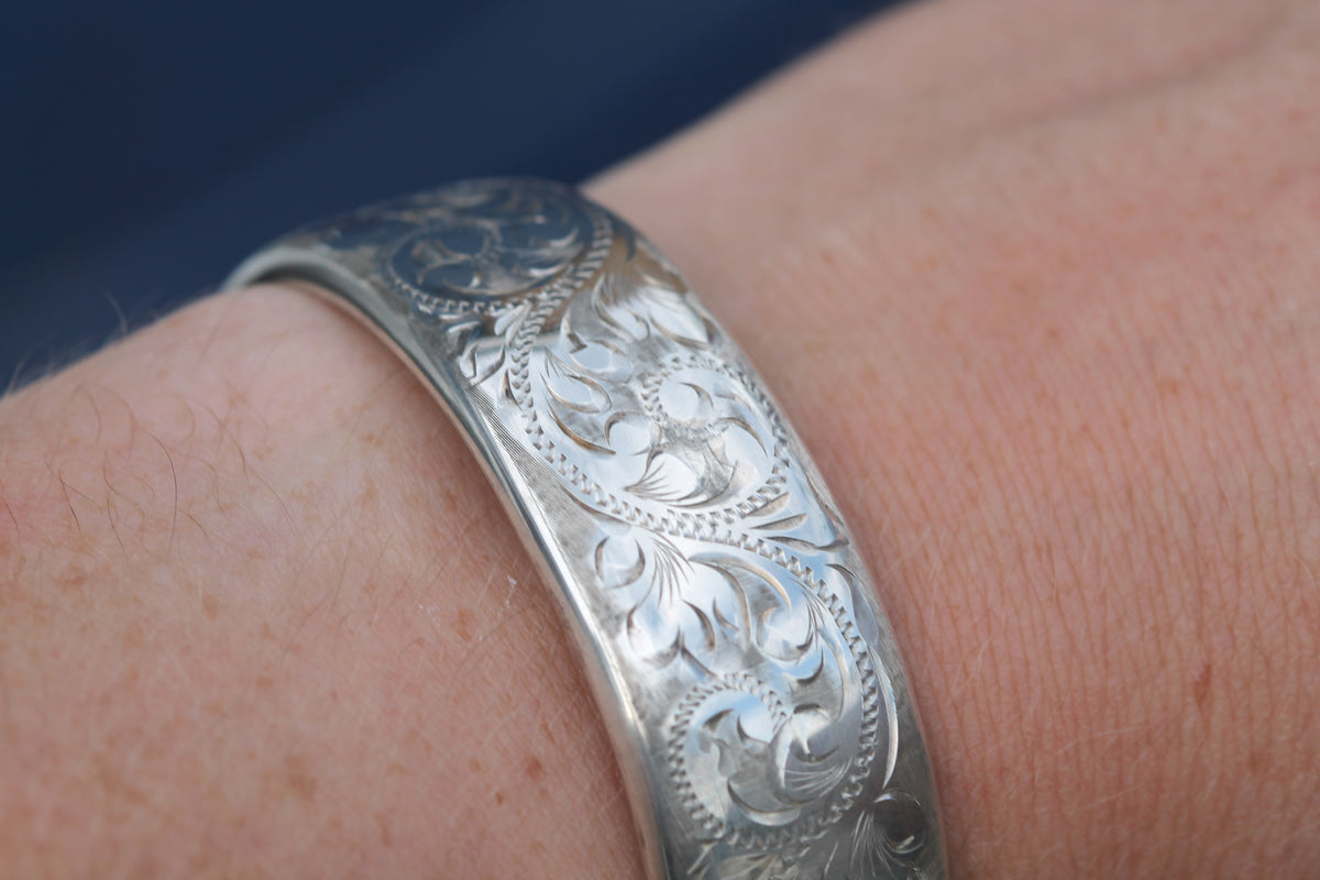 Vintage Sterling Silver Engraved Hinged Bangle | 1986 — view 6